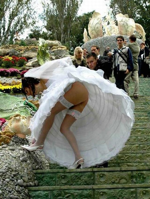 640x848, 103 Kb / невеста, свадьба, платье, чулки, лестница, цветы