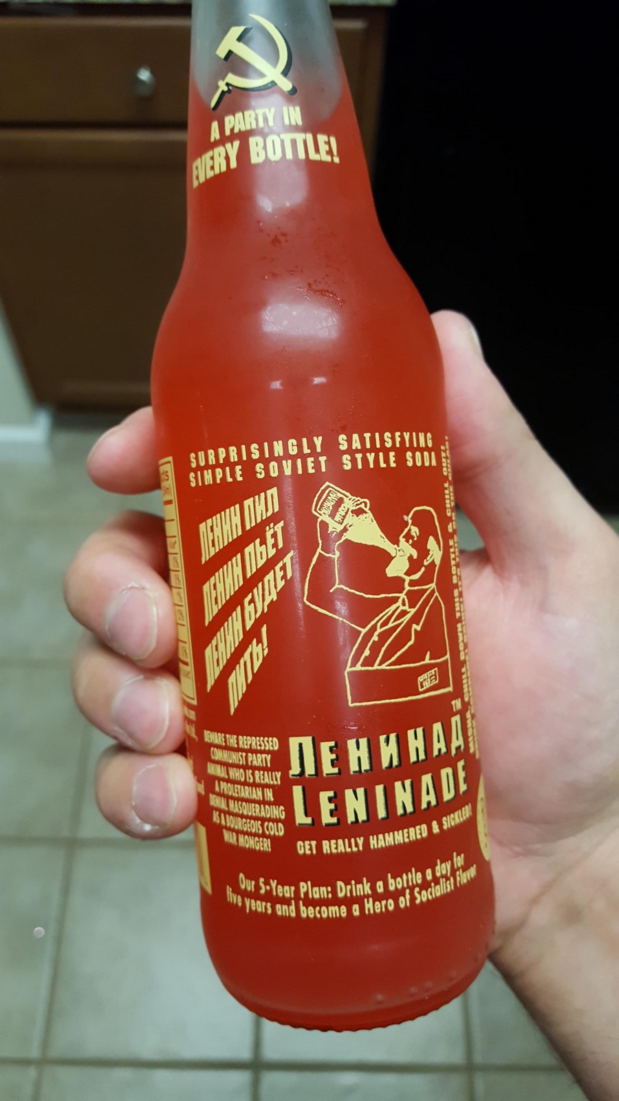 900x1600, 213 Kb / ленин, бутылка