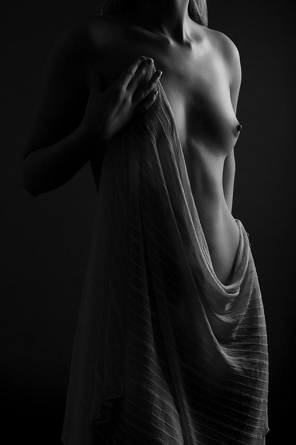 600x900, 37 Kb / ч/б, нагота