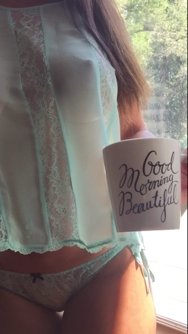 640x1136, 165 Kb / белье, кружка, утро, сиськи