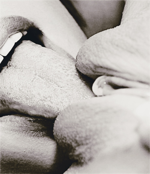 500x581, 86 Kb / кулилингус, язык, ч/б