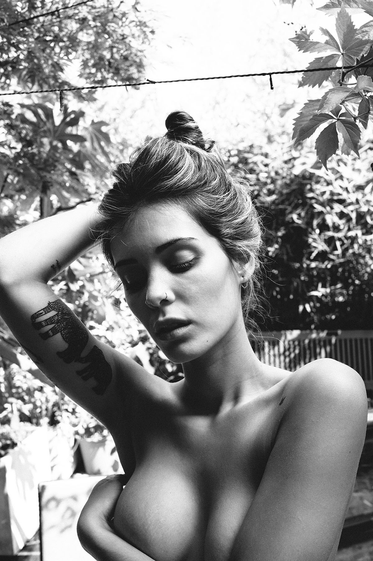 1200x1801, 380 Kb / ч/б, слоны, тату, голая, сиськи