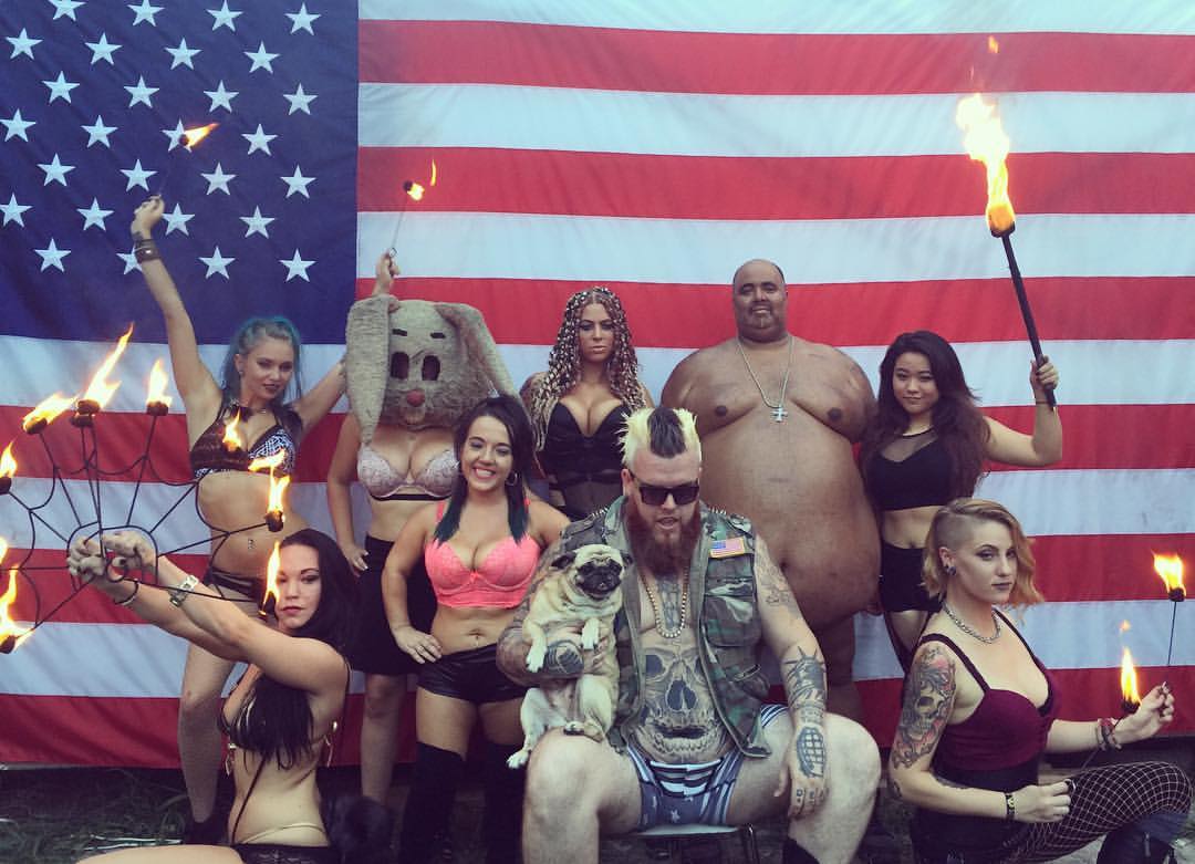 1080x781, 99 Kb / флаг, фаершоу, американцы, факел