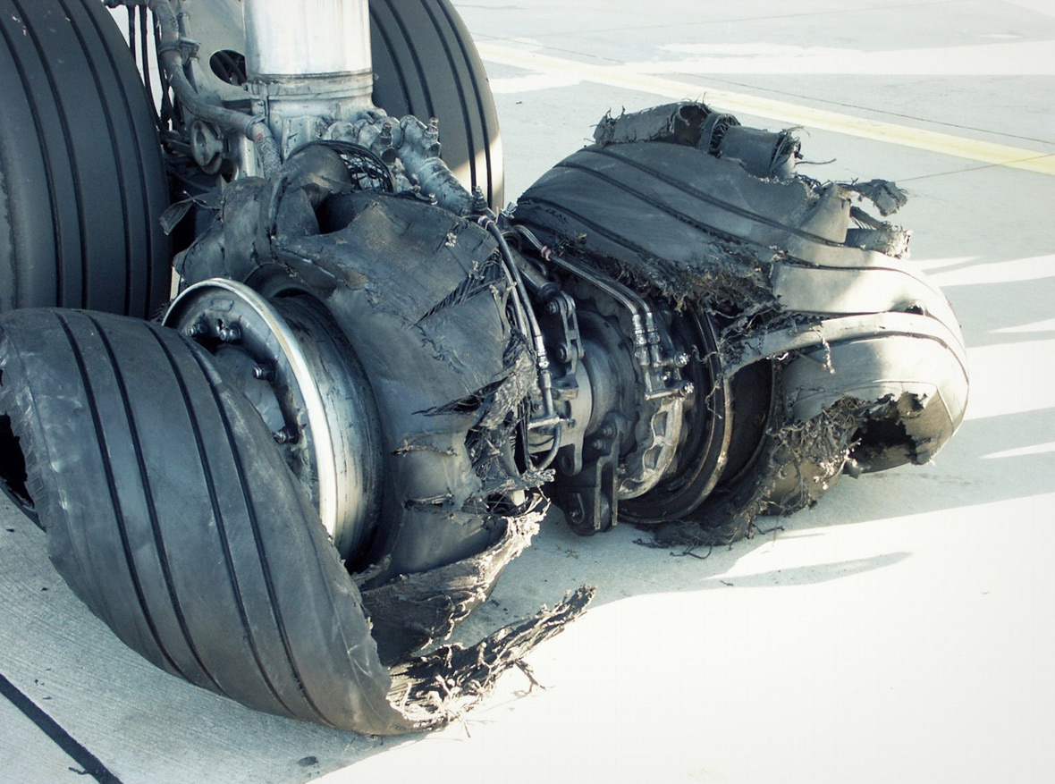 1180x877, 326 Kb / шасси, взлётная полоса