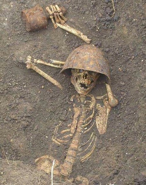 476x604, 115 Kb / скелет, граната, каска, раскоп, эхо войны