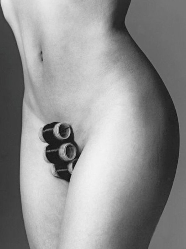 600x800, 42 Kb / лобок, бигуди, ч/б