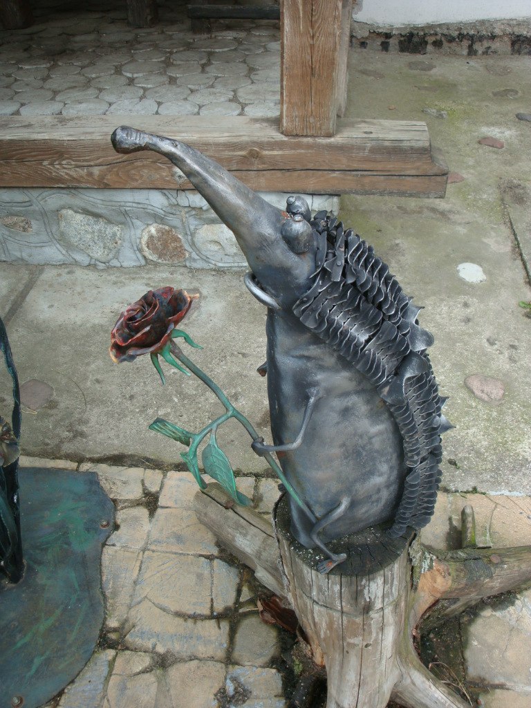 768x1024, 223 Kb / ёжик, железный, роза, подарок