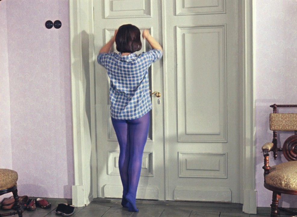 986x720, 134 Kb / комсомолка, красавица, синие колготки, ноги, попа, Варлей