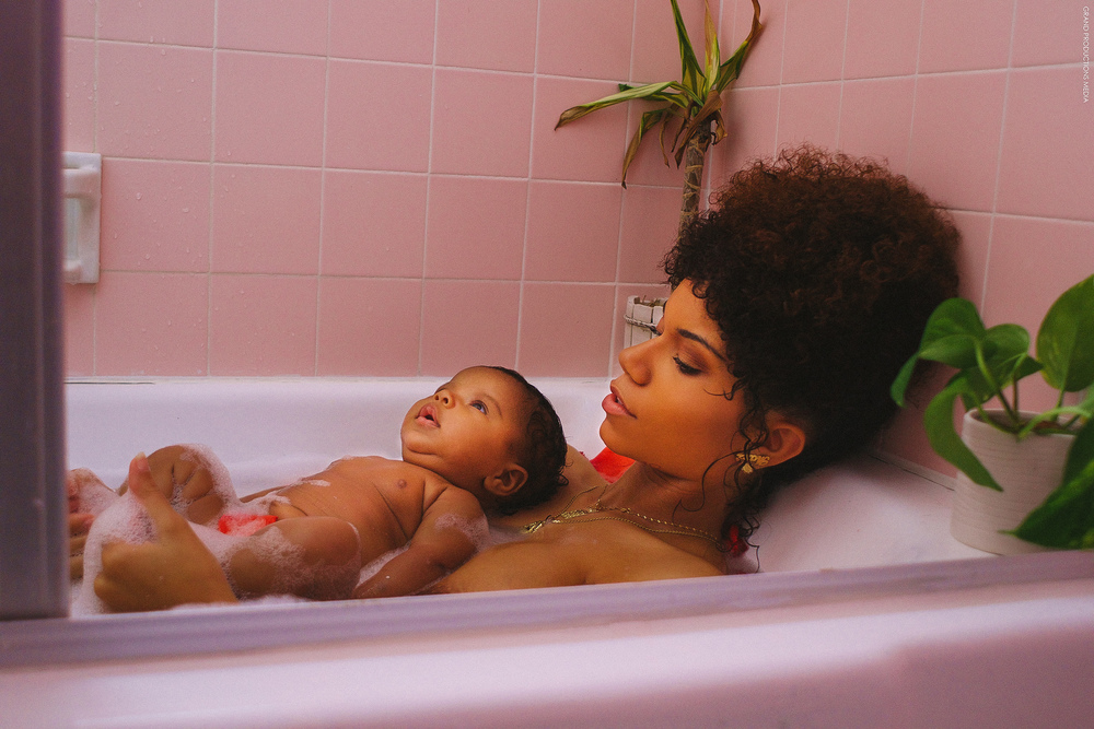 1000x667, 360 Kb / негритянка, ребенок, ванна