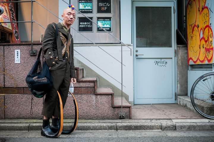 720x479, 51 Kb / монголоид, ирокез, загнутые, туфли