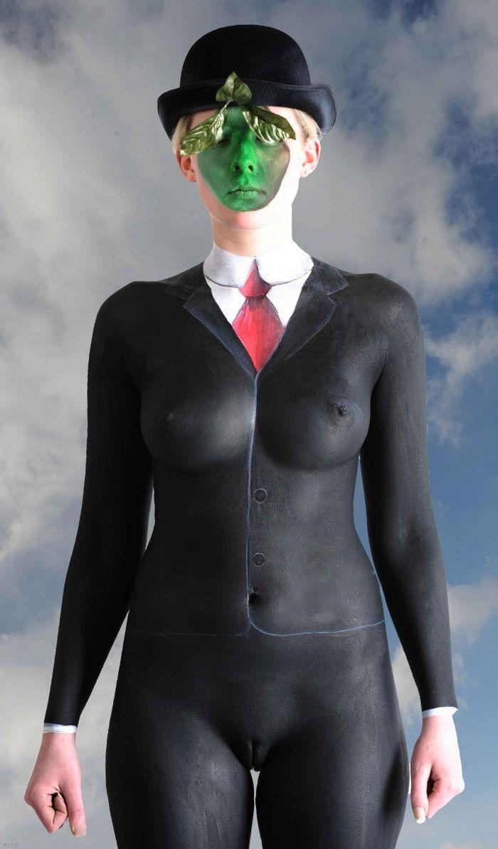 700x1193, 74 Kb / магритт, бодиарт, котелок