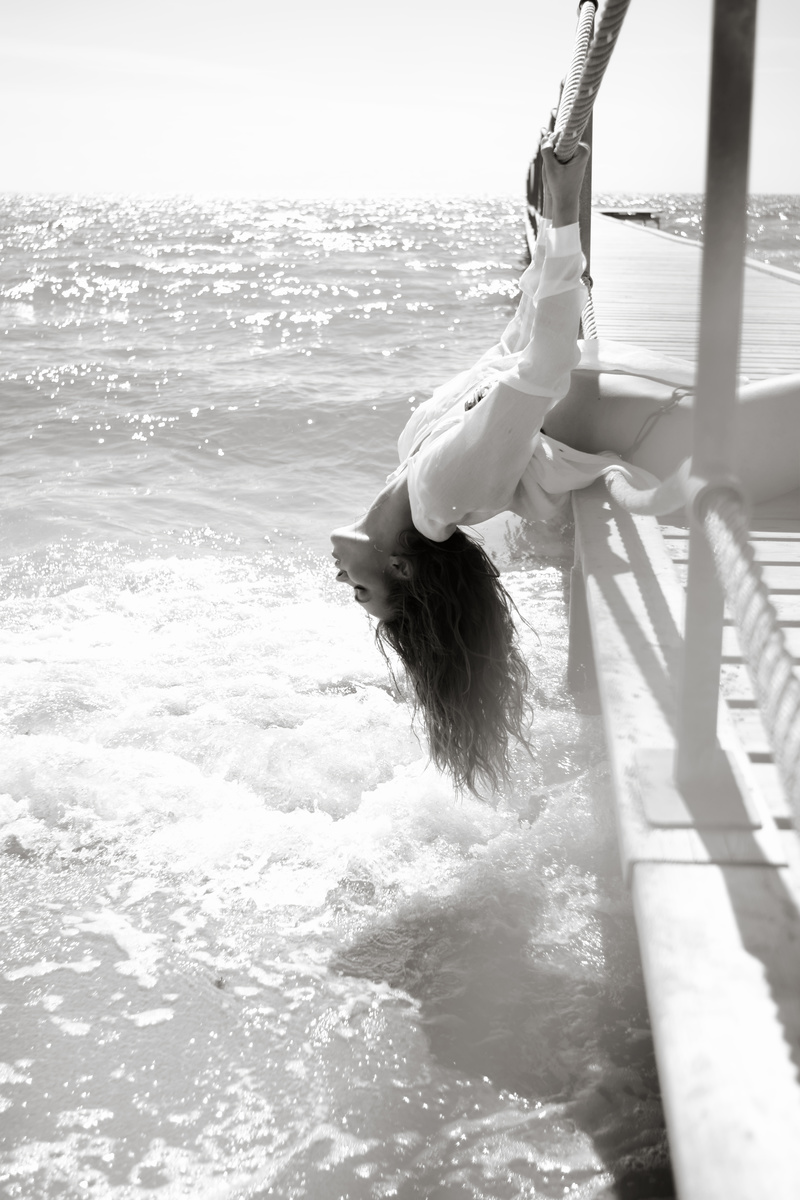 800x1200, 282 Kb / ч/б, море, трос, канат, волосы, море, причал, блузка