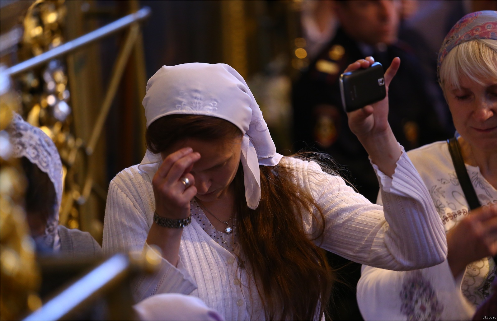 1600x1032, 351 Kb / пгм, селфи, молитва, прихожанка, христиане