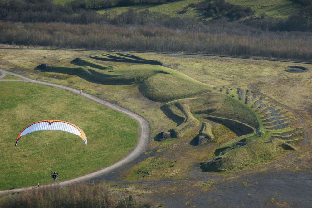 1000x667, 161 Kb / конь, лошадь, на земле, рельеф