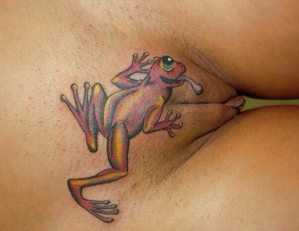 604x466, 57 Kb / тату, лобок, лягушка