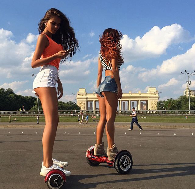 640x620, 297 Kb / гироскутер, шорты, девушки