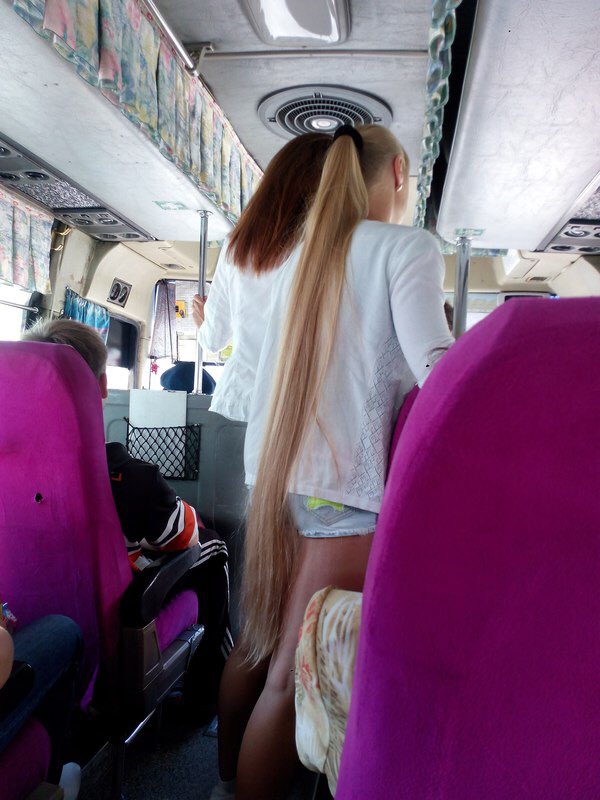 600x800, 79 Kb / волосы, хвост, автобус, шорты, блондинка