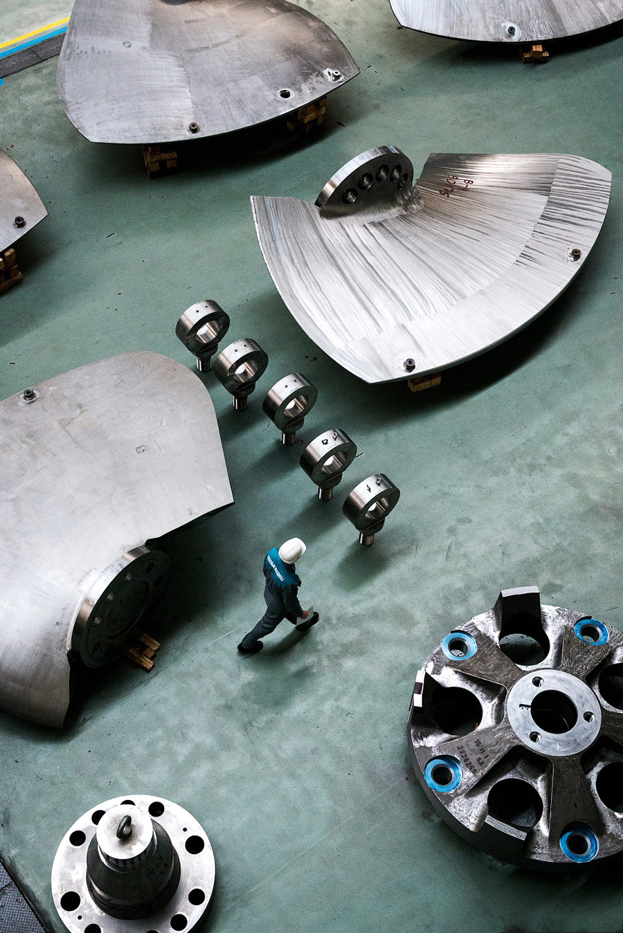 900x1348, 359 Kb / запчасти, рабочий, лопасти