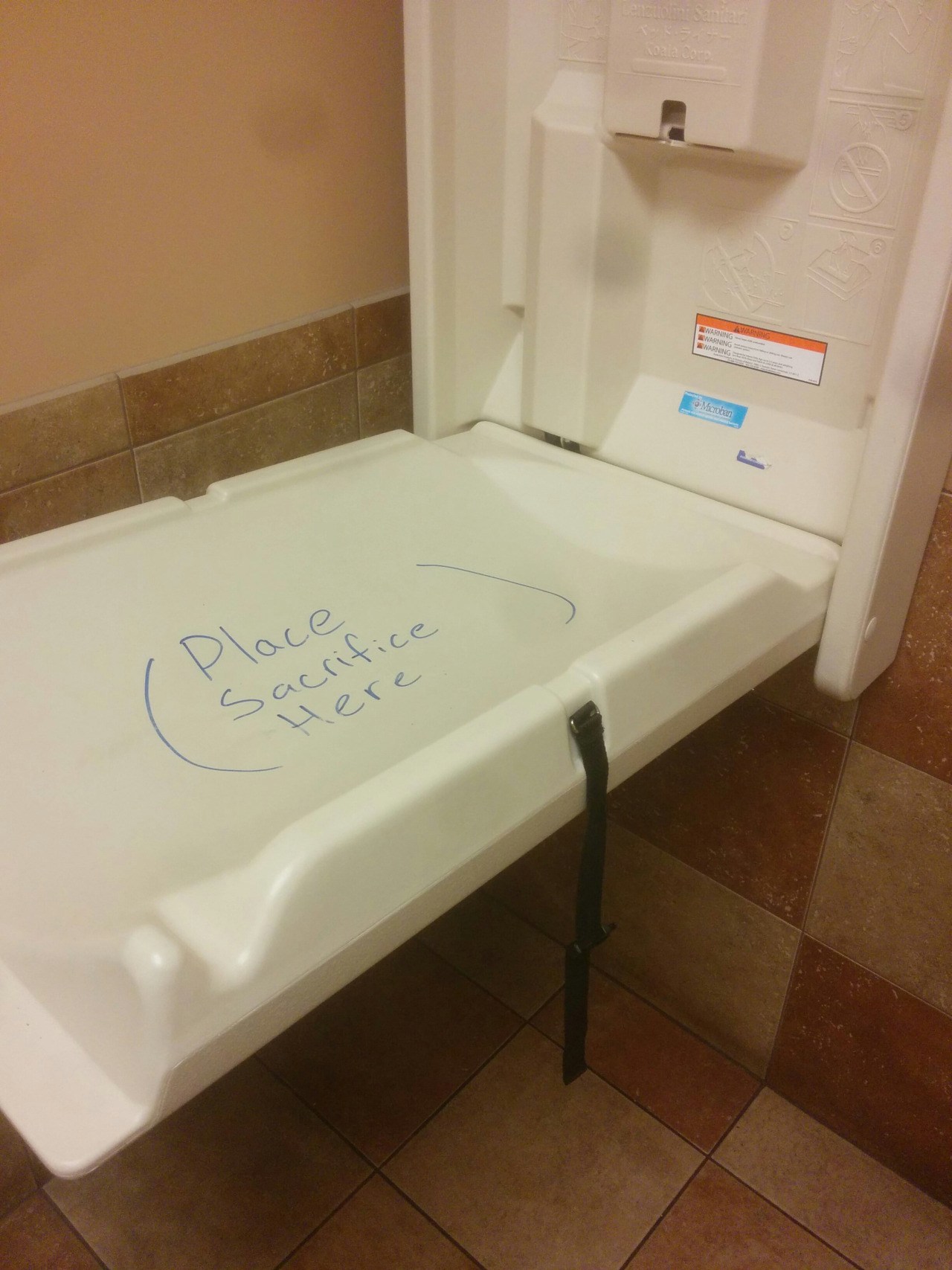 1280x1707, 402 Kb / пеленальный столик, жертва, алтарь