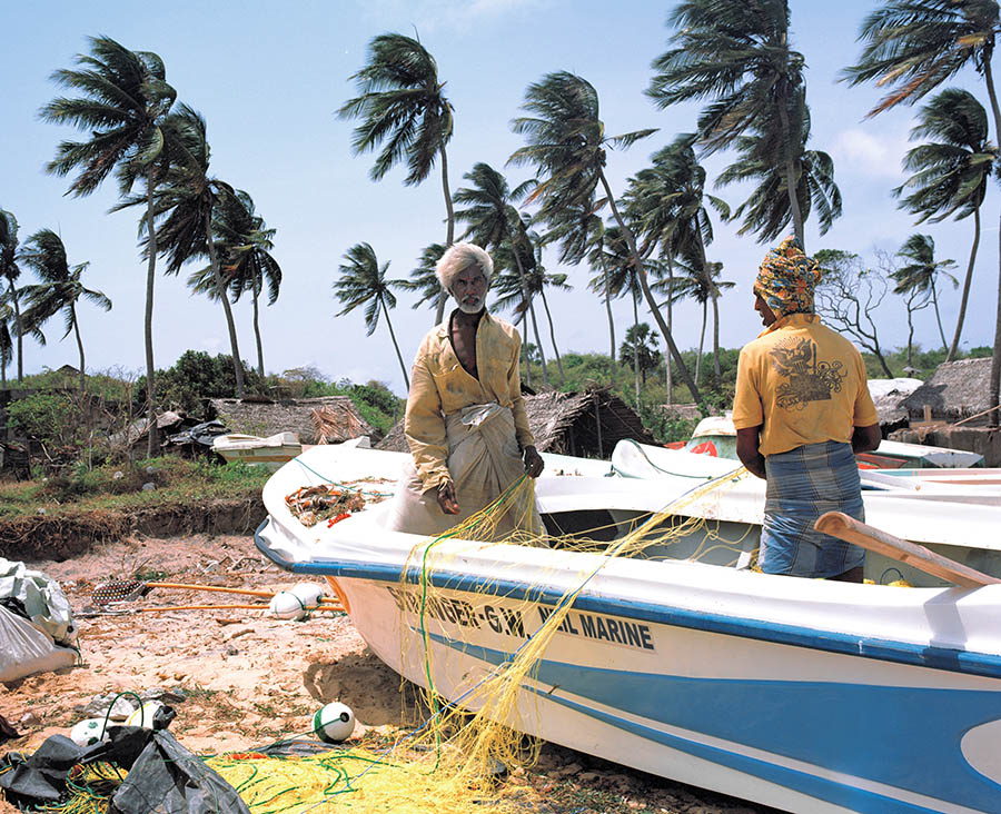 900x732, 236 Kb / шри-ланка, рыбаки, лодка, пальмы, ветер