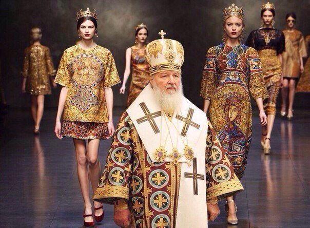 604x444, 77 Kb / Показ мод, подиум, патриарх