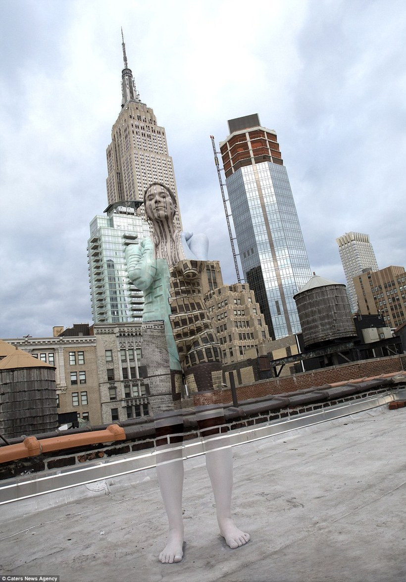 820x1176, 224 Kb / Трина, Мерри, боди-арт, художница, прозрачность