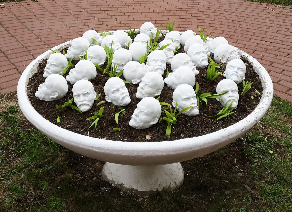 1200x871, 293 Kb / клумба, ленин, бюст