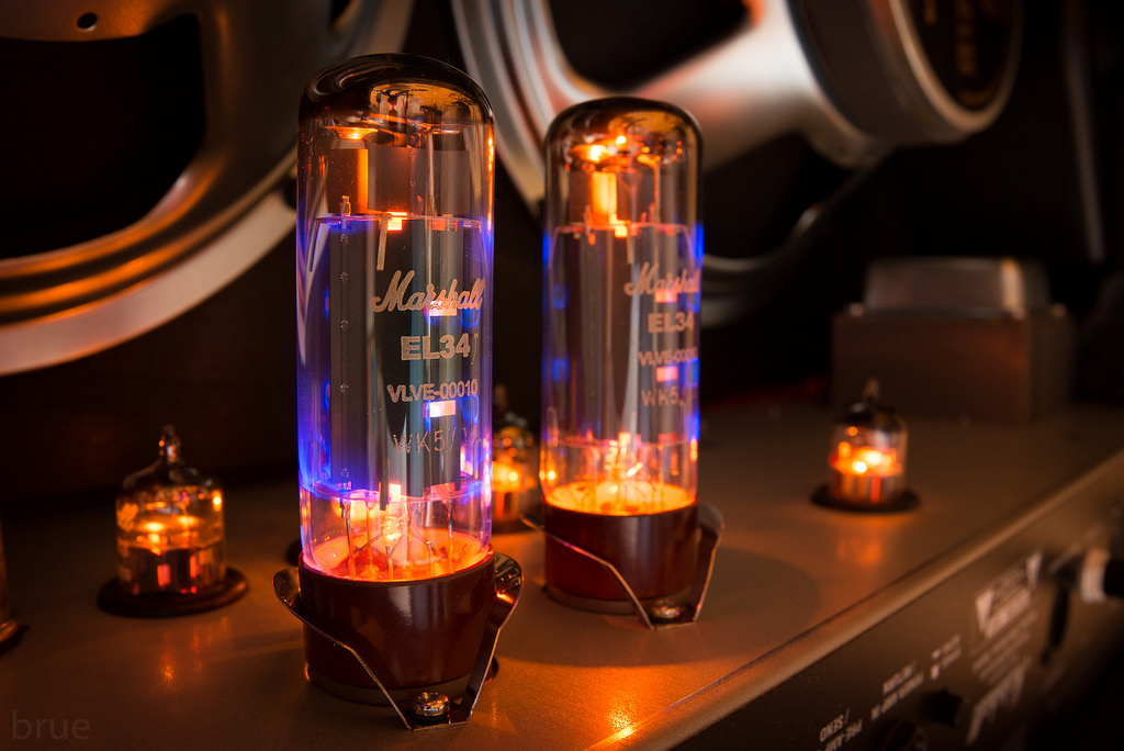 1024x684, 233 Kb / Fender, лампа, музыкальное оборудование, marshall