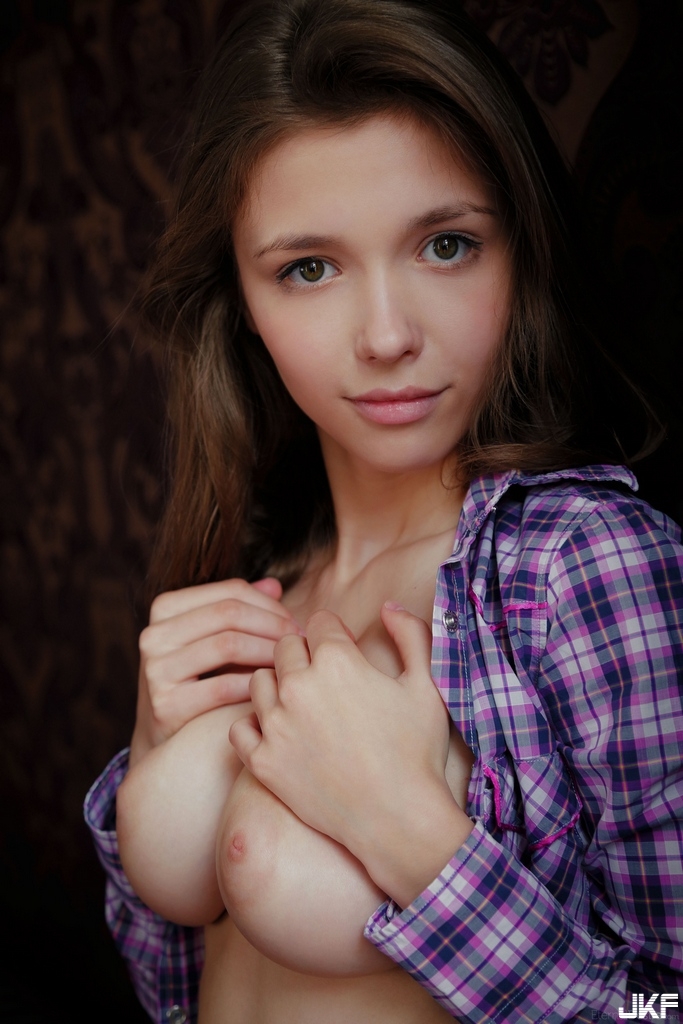 683x1024, 373 Kb / грудь, рубашка, брюнетка, обои