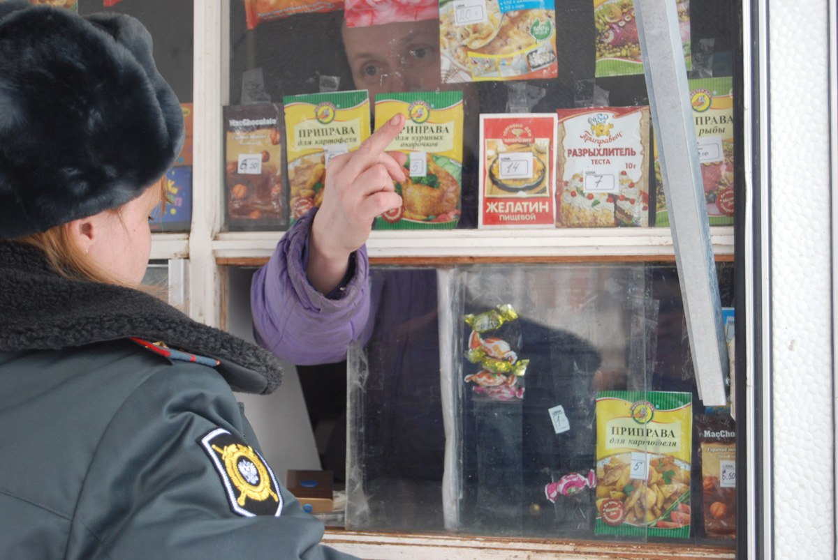 1200x803, 168 Kb / киоск, милиция, полиция, приправа, палец