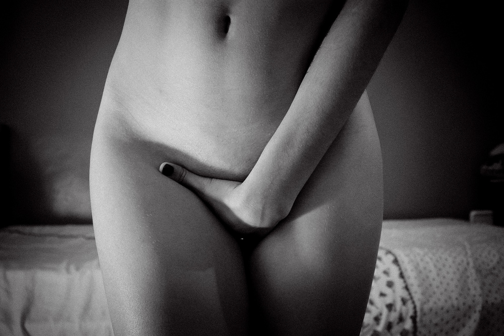 1024x682, 285 Kb / ч/б, голая, рука