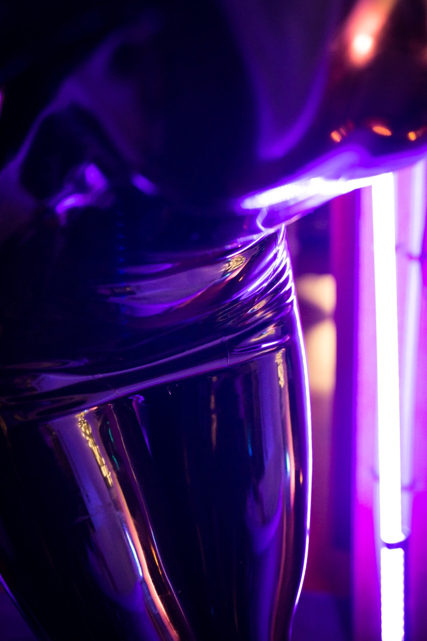 854x1280, 236 Kb / латекс, свет, блики