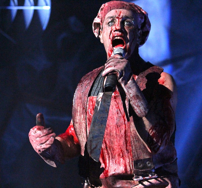 646x600, 143 Kb / повар, мясник, кровь, нож, микрофон, перчатки