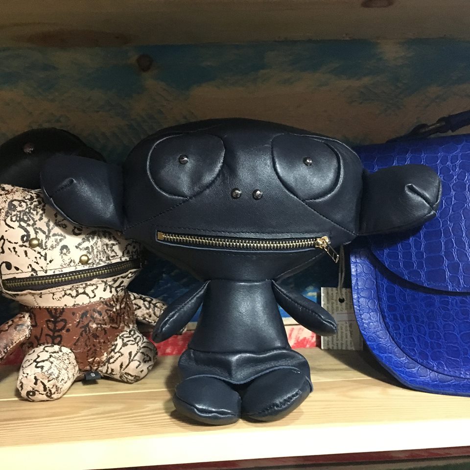 960x960, 152 Kb / ридикюль, кошелёк, полка, кожа, молния, бдсм