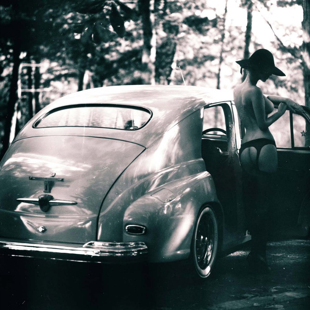 1024x1024, 196 Kb / авто, победа, тюнинг, белье, шляпа, ч/б