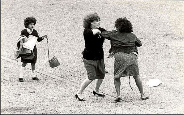 643x403, 86 Kb / драка, женщины, ожидание, девочка