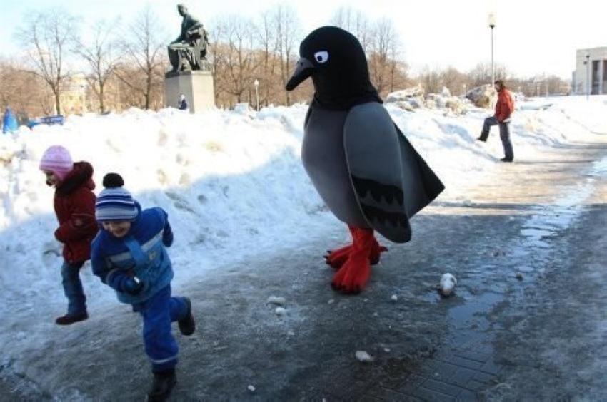 850x564, 168 Kb / голубь, дети, костюм, памятник, зима