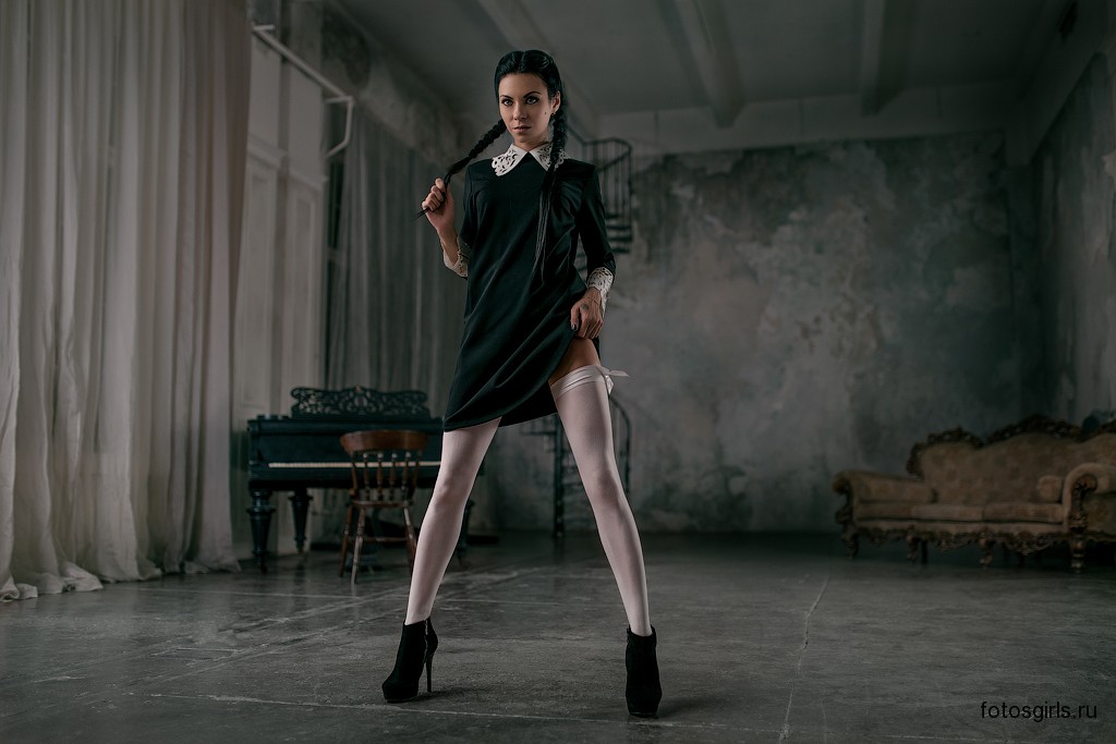 1024x683, 108 Kb / чулки, рояль, шире плеч, рояль, диван