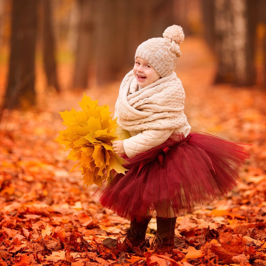 1080x1080, 137 Kb / осень, листва, девочка, улыбка, шапка, пачка